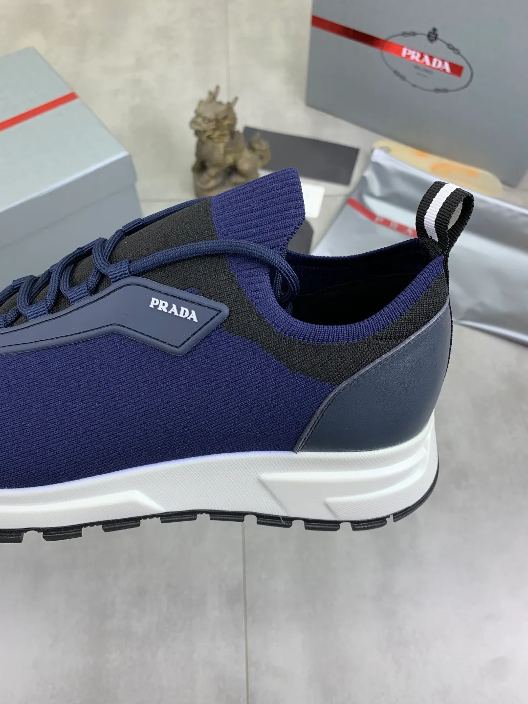 Men's Men's Shoes 💰P500💰【New Style】 (PRADA) The latest model of men's shoes has been launched on the official website in 1:1 copy, synchronized with Hong Kong counters, and on the same catwalk; all made of cowhide Epoxy mesh ➕Imported breathable fabric with cowhide lining, 🍡🍡Original 1:1 rubber outsole, non-slip and wear-resistant; comfortable on the feet, attractive style, fine workmanship, and simple and neat shoe lasts, highlighting a man's boldness and toughness, 👍size 38 to 44 3⃣️Color🉑️Choose